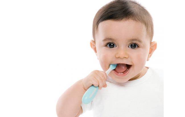 βουρτσισμα δοντιων μωρων - βουρτσισμα δοντιων - οδοντιατρειο πειραια - klironomou - dentist - οδοντιατρος πειραια - Κληρονόμου Ιωάννα